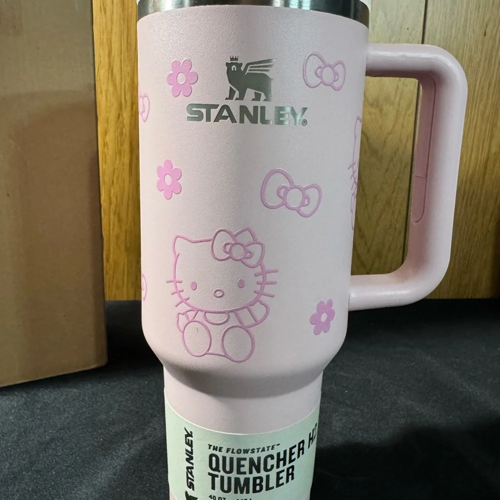 40 oz‎ Stanley Pink Hello Kitty Quencher Tumbler - Picture 2 of 7